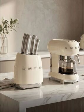 NWT SMEG Cream 4-Piece Knife Set with Block - Sleek Stainless Handles